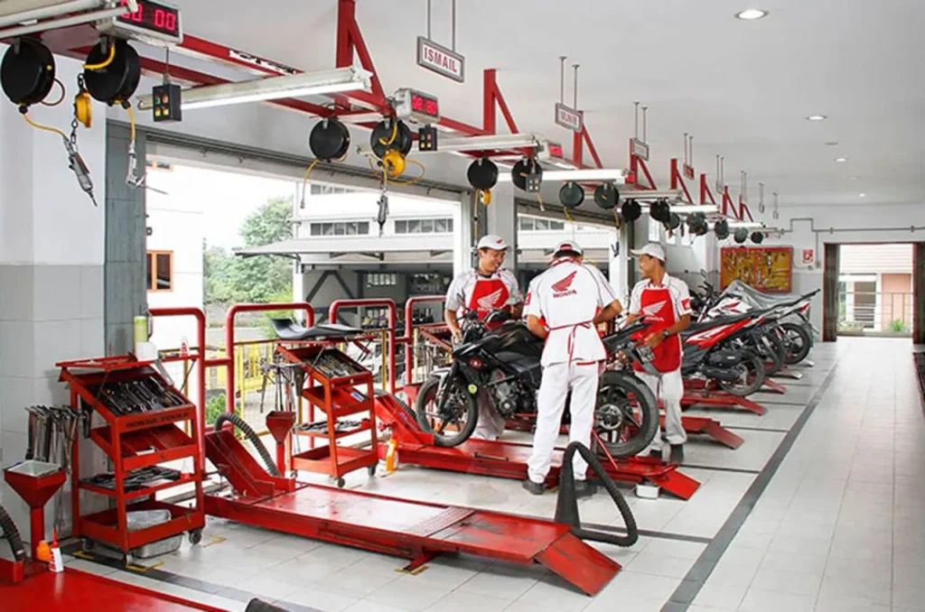Servis motor Honda Scoopy di AHASS Bandung